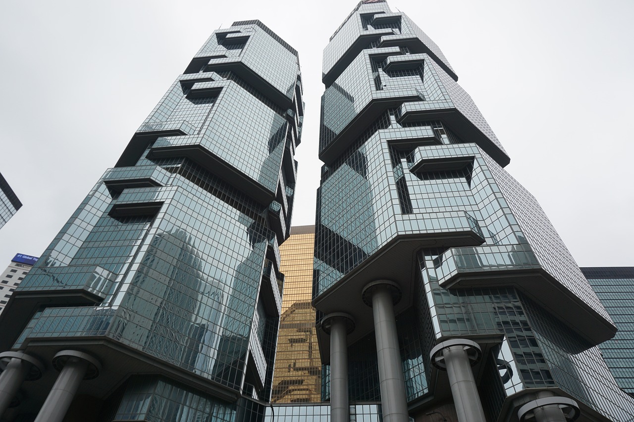 东鹏香港上市，迈向国际化的重要里程碑