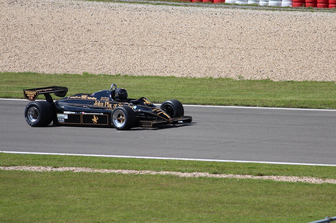 F1比赛视频，速度与激情的极致展现