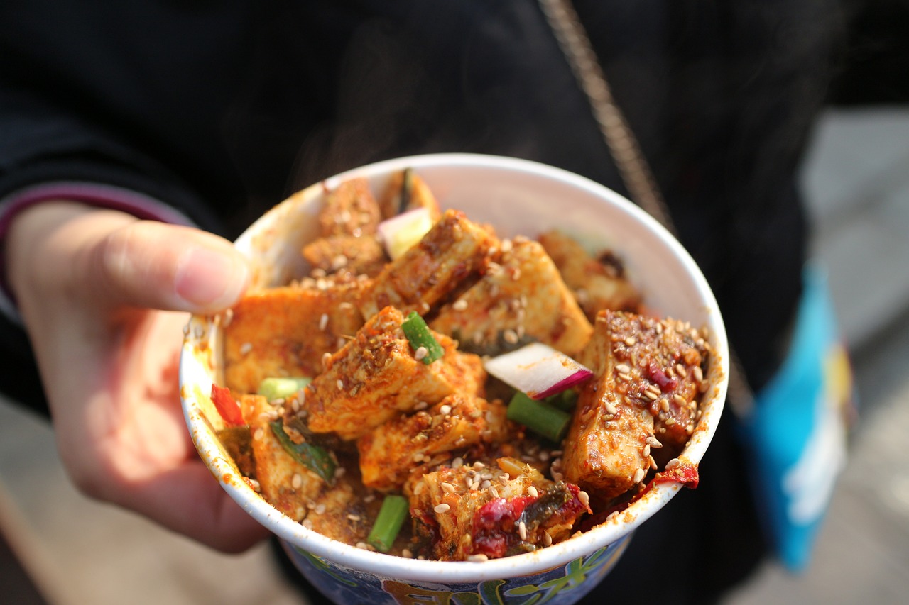 南京家常菜阿姨的美食传承与烹饪革新，传统魅力与现代风采的融合分享