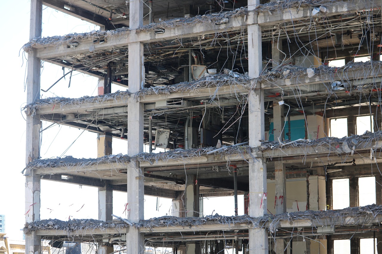 哈尔滨违建拆除行动，重塑城市风貌，展现法治精神