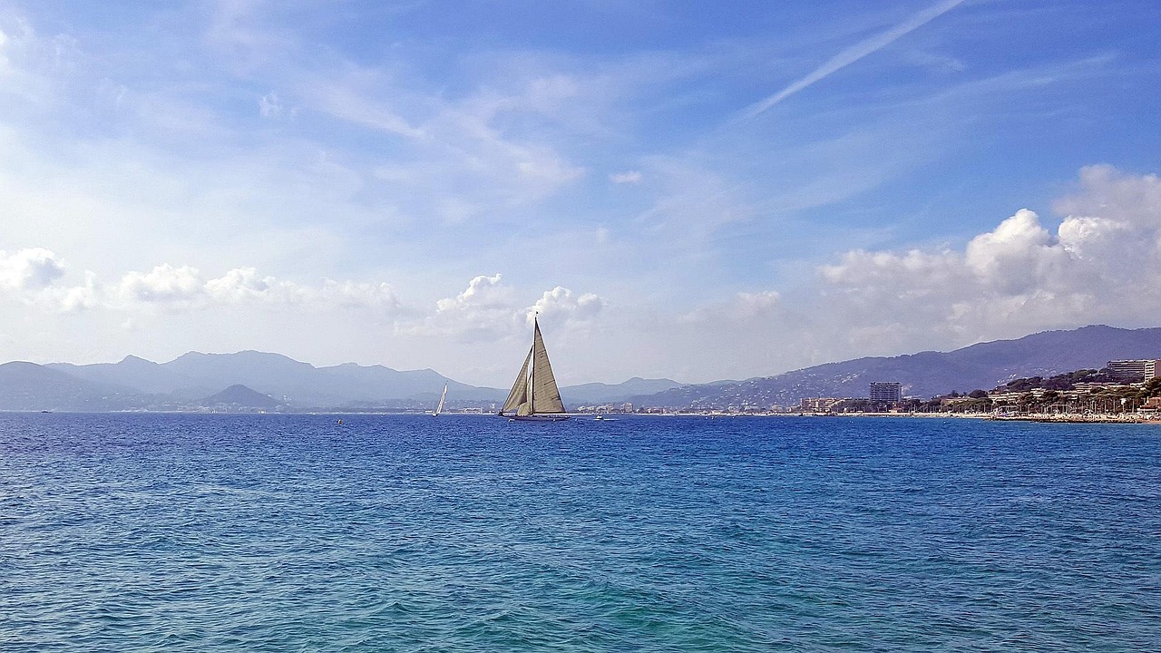 光影交织的浪漫之旅，白河夜船电影之旅